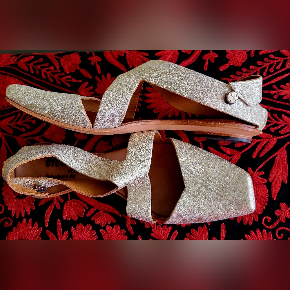 NWT Cydwoq Golightly Sandals, Sz 40 - discontinued